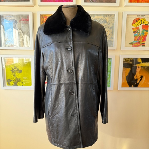 Danier black leather belted coat w/ plush fur collar - Picture 7 of 14